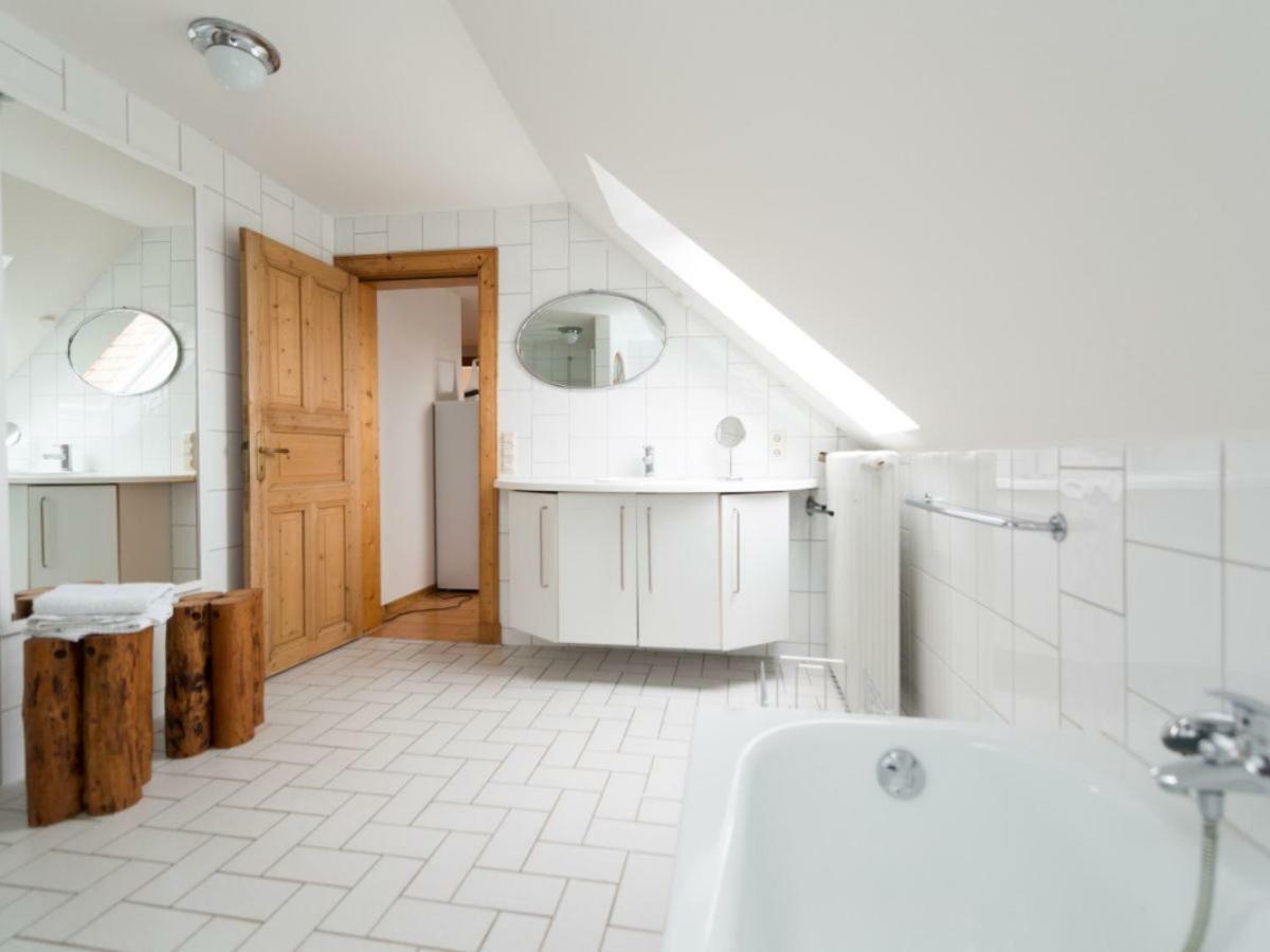 Kanalvilla - Urlaub am Nord-Ostseekanal - zwei Ferienwohnungen im Angebot- eine im Dachgeschoss und eine Wohnung mit Garten Sehestedt  Exterior foto