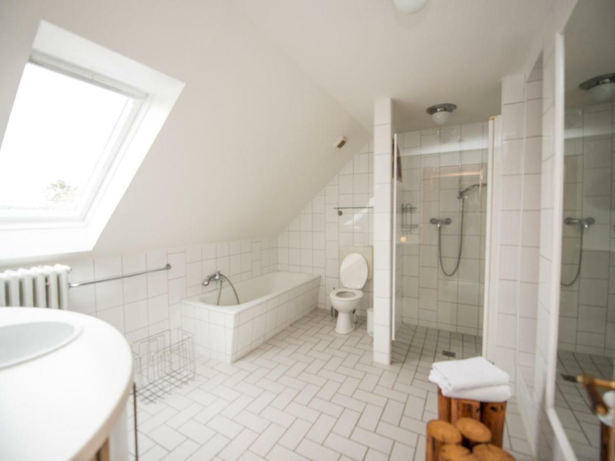 Kanalvilla - Urlaub am Nord-Ostseekanal - zwei Ferienwohnungen im Angebot- eine im Dachgeschoss und eine Wohnung mit Garten Sehestedt  Exterior foto